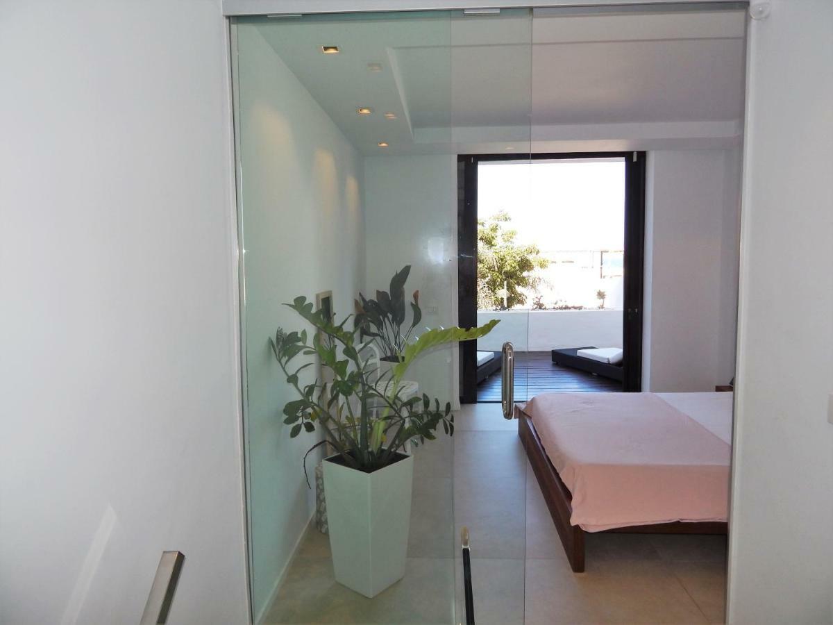 Beautiful Beachfront Playa de las Americas  Exterior photo